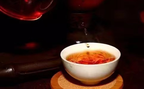 হালকা বাদামী ফুলের সুগন্ধি দিয়ে ফ্যাট বিভাজন